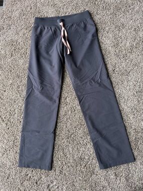 FIGS Straight-Leg Scrub Pants in Charcoal with Pink Drawstring